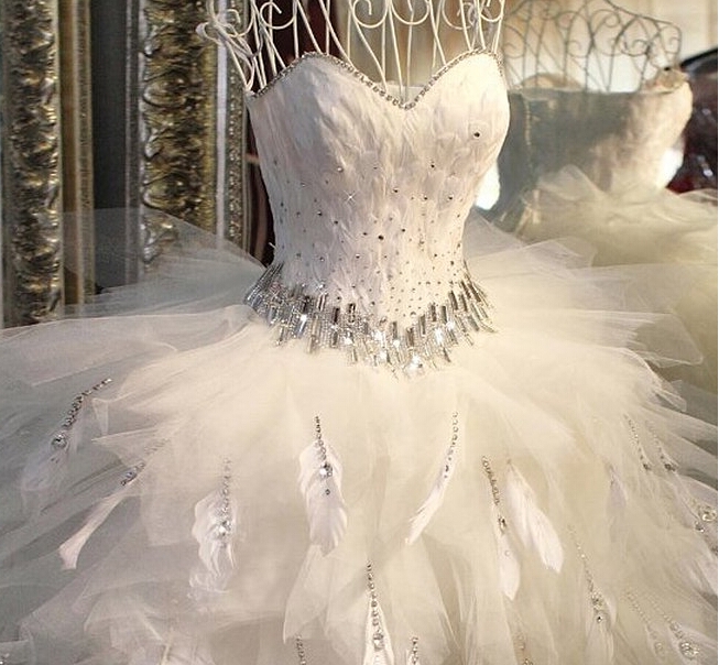 Robe-de-noiva-2015-Sexy-Blackless-robe-de-mariée-chérie-plume-robe-de-bal-robes-de