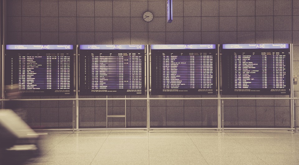 airport-594208_960_720